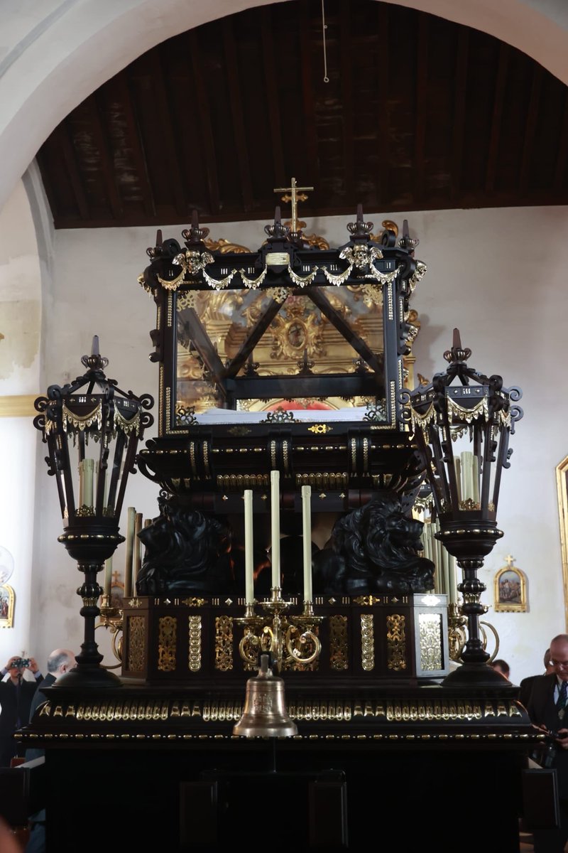 veracruzalmogia's tweet photo. Todo está consumado. 

Queda presentado y bendecido el nuevo trono del Santo Entierro de nuestra Venerable Hermandad. 

📷 Rafael Gómez Pacheco 

 #VeraCruzdeAlmogía
#CofradíasMLG https://t.co/xD7I3VMlGU