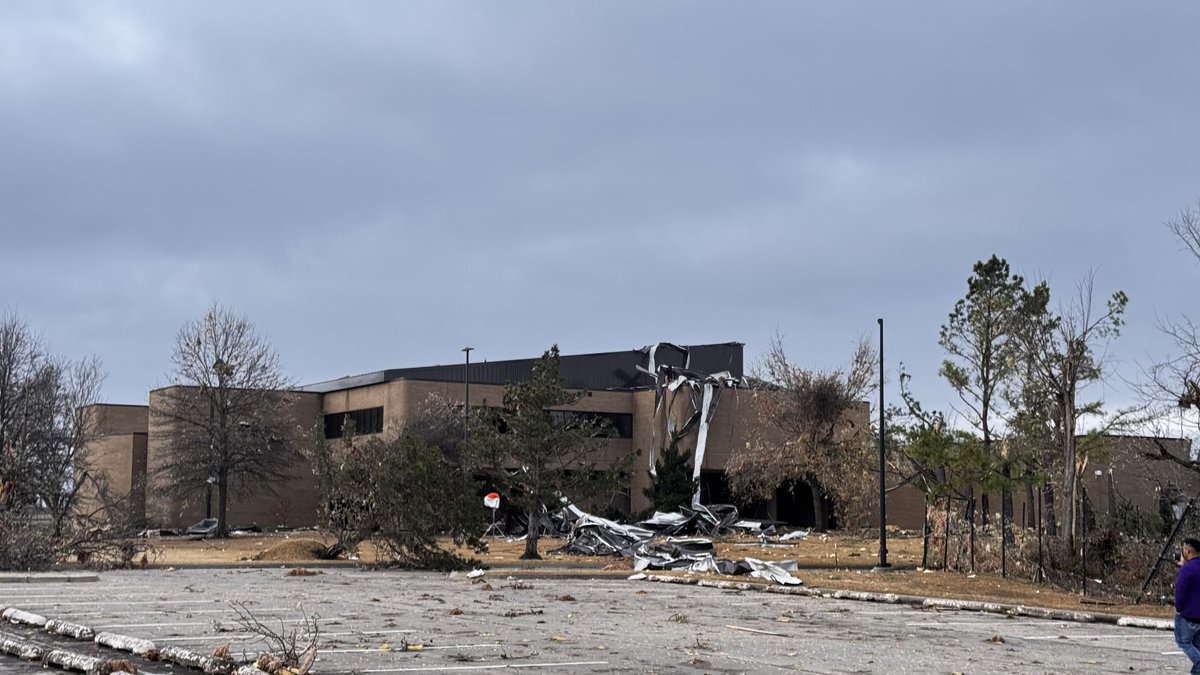 Jeff_Piotrowski's tweet image. Tornado damage at the TulsaTech Peoria Campus in Tulsa OK. Roof and interior have major damage. #okwx @NWStulsa