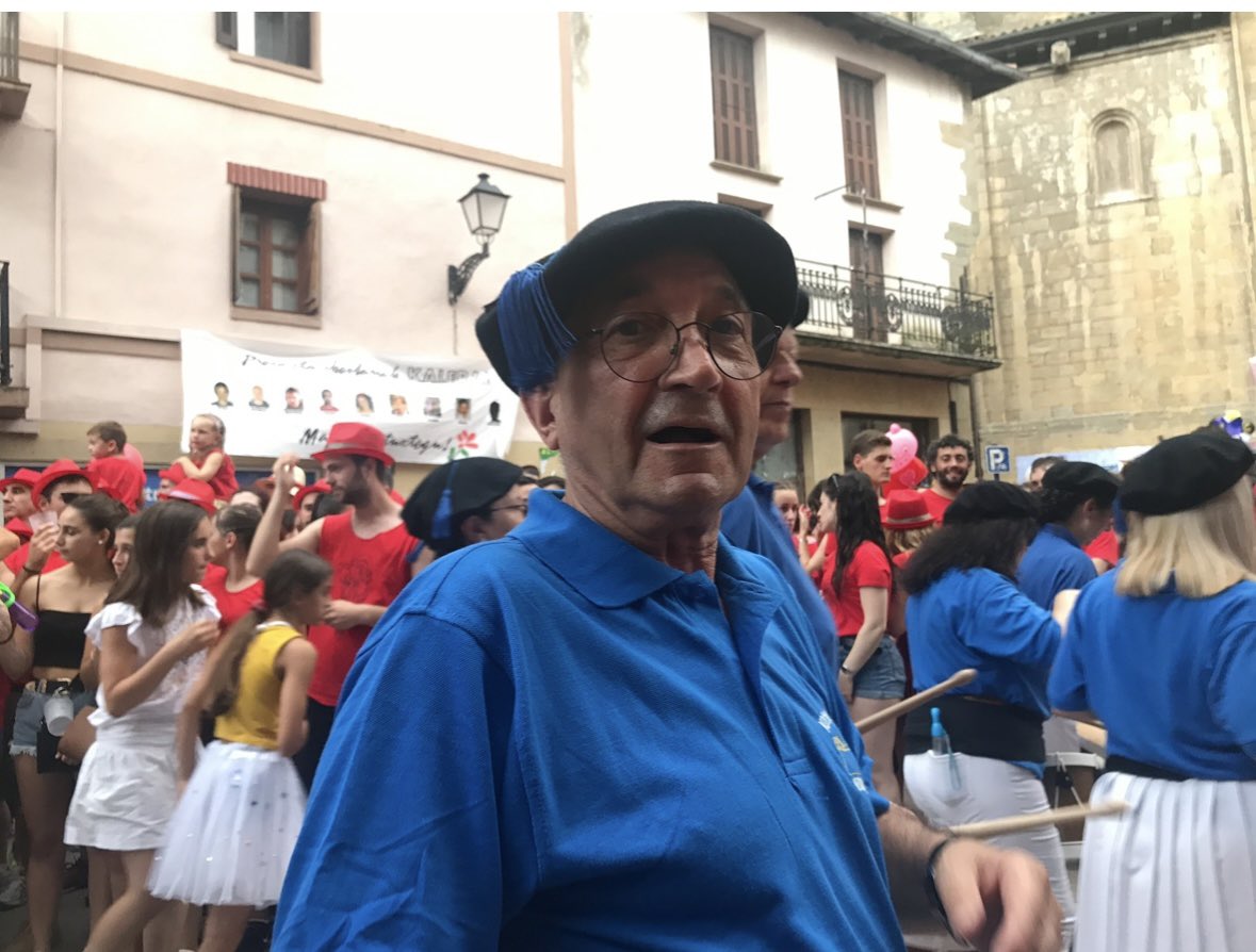 kollarion's tweet photo. ESKERRIK ASKO Toni (tío Toni jeje), gracias por entrar en nuestras vidas.
Tu recuerdo, lealtad compromiso y sonrisa siempre las tendré presentes. Nada hubiese sucedido sin ti, Patxi… cuerpo pequeño, esencia grande, sonrisa y risa muy contagiosa, se te quiere mucho https://t.co/tMg4J0QkF0