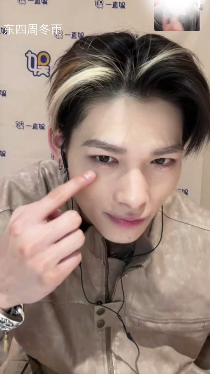 니키 눈밑점 콕♡