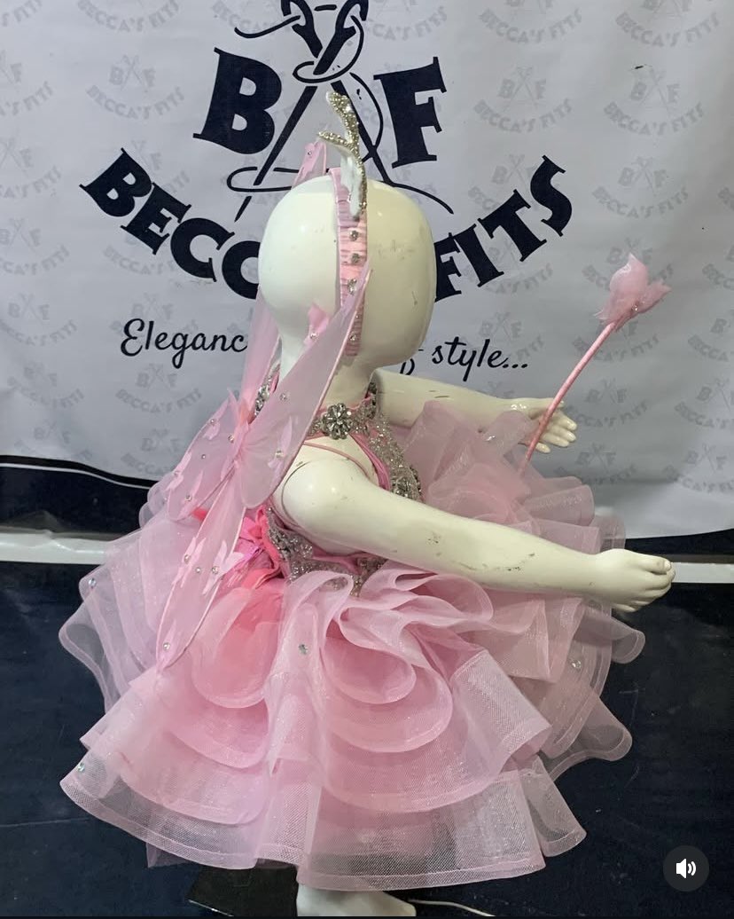 beccasfits's tweet photo. Fairy inspired dress 🧚‍♀️💕

Available for recreation in any desired color @beccasfits 

We deliver worldwide 🌎✈️

#fairy #ballgown #kidsdesigner #madeinlagos #beccasfits https://t.co/gXUhyYOcD3