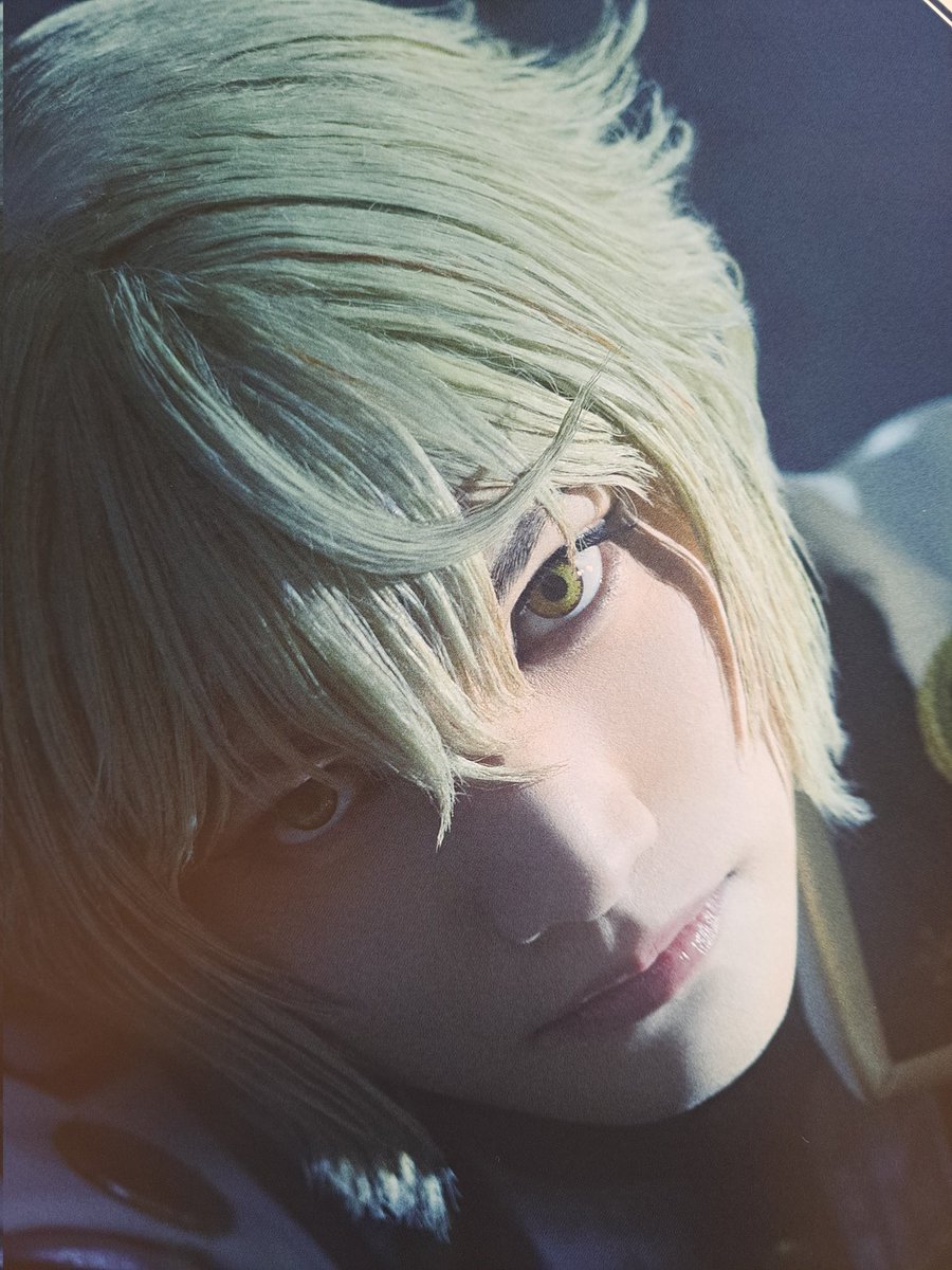 大阪3/5昼公演
最前列で目の前を歩く兄者に、真上からお手振りファンサをいただきました。

三浦くん、チケットをお譲りくださった皆様、本当に幸せな思い出をありがとうごさいました。
(大阪3/3夜、3/4昼夜、3/5昼を観ました)

ポスターの瞳がとても綺麗でした。