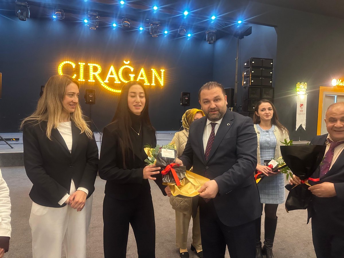 Genel Başkanımız Kahraman Minnet ve Yönetim Kurulu üyelerimiz, Şanlıurfa Şubemizin düzenlediği iftar programına katılım sağladılar.

İftar programı öncesinde, önceki dönem Merkez Hakem Kurulu Başkanı Serdar Tatlı’ya nezaket ziyareti gerçekleştirildi. Ziyaret sırasında hakem