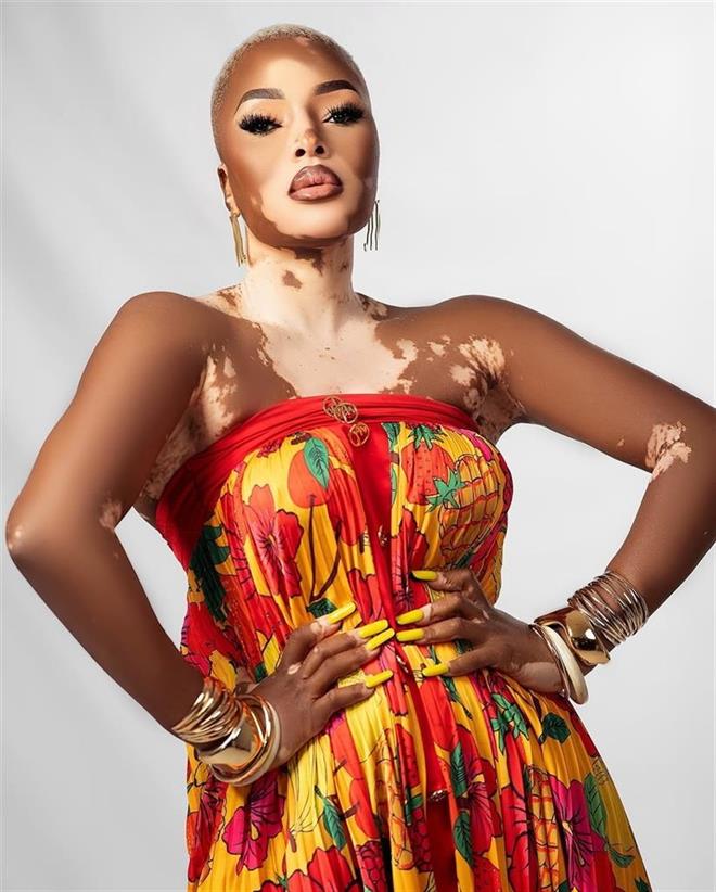 DailysunCelebs's tweet image. Yolanda is taking it to the next level 🎙️🔥 Former Big Brother Mzansi star Eulenda Mukondeleli is hosting the first LIVE and uncut episode of her podcast, Loud Wednesdays.  #Yolanda #LoudWednesdays #BigBrotherMzansi  snl24.com/dailysun/celeb…