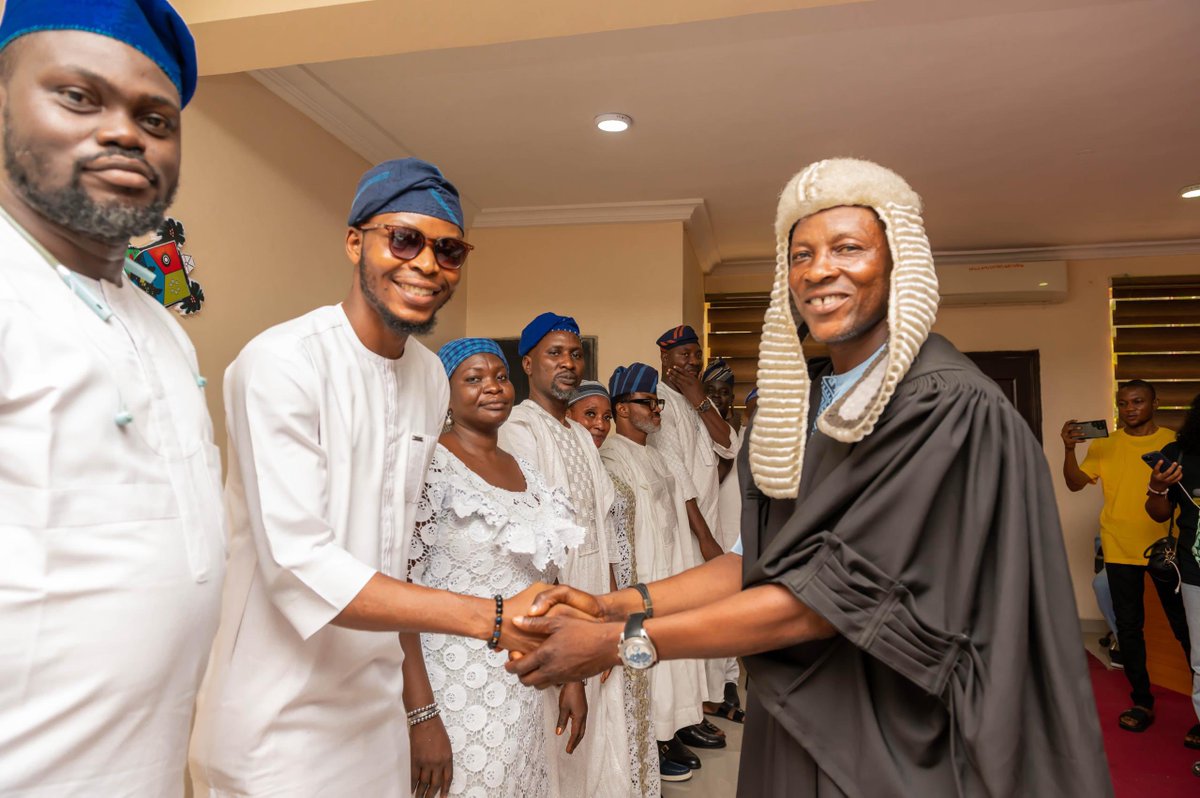 @Holashots ❤️+💡 tweet media