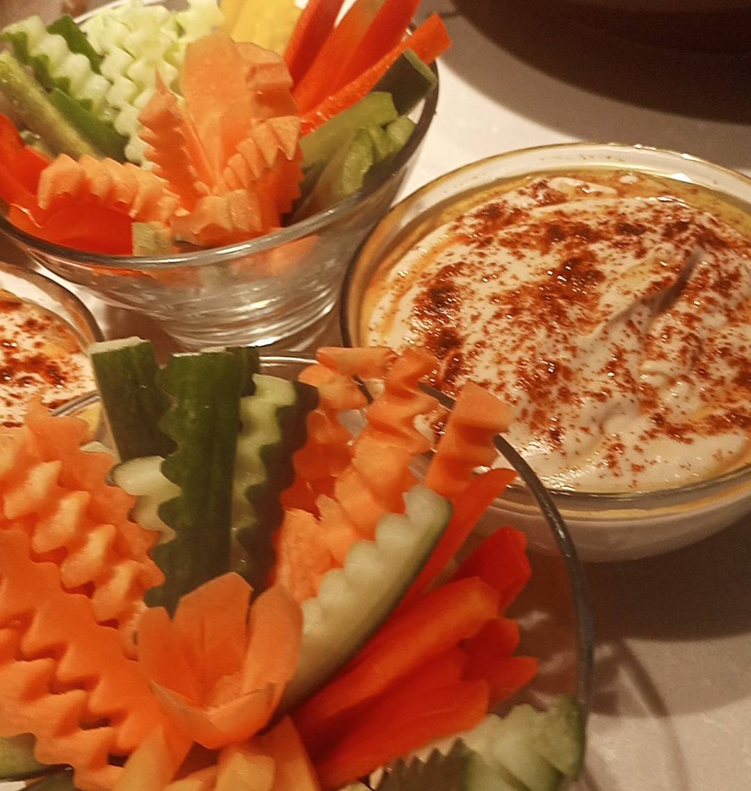 LabMariam48488's tweet image. Fresh, crisp, and perfect for dipping 🥕🥒

Crudités with hummus - crunchy vegetables paired with creamy hummus for a simple, healthy snack or appetizer.

#Crudites #Hummus #HealthySnacks #FreshFood #MediterraneanFood #EatTheRainbow #FoodPhotography #MariamFoodLab