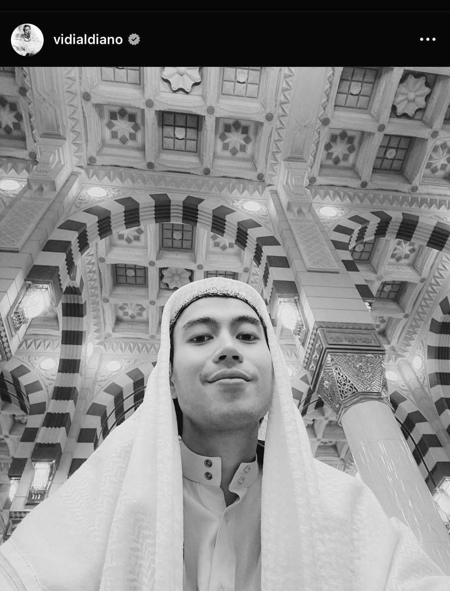 cingkonoha's tweet photo. Turut berduka cita, rest in love vidi aldiano https://t.co/TLck2NJN0r