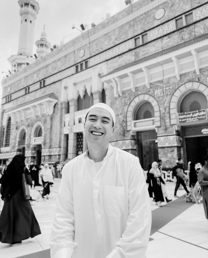 mahakersa's tweet photo. Innalillahi wa inna ilahi rojiuunnn.. 🥀

Selamat jalan vidi aldiano..
Insya Allah husnul Khotimah. https://t.co/NpWeuWSVqr