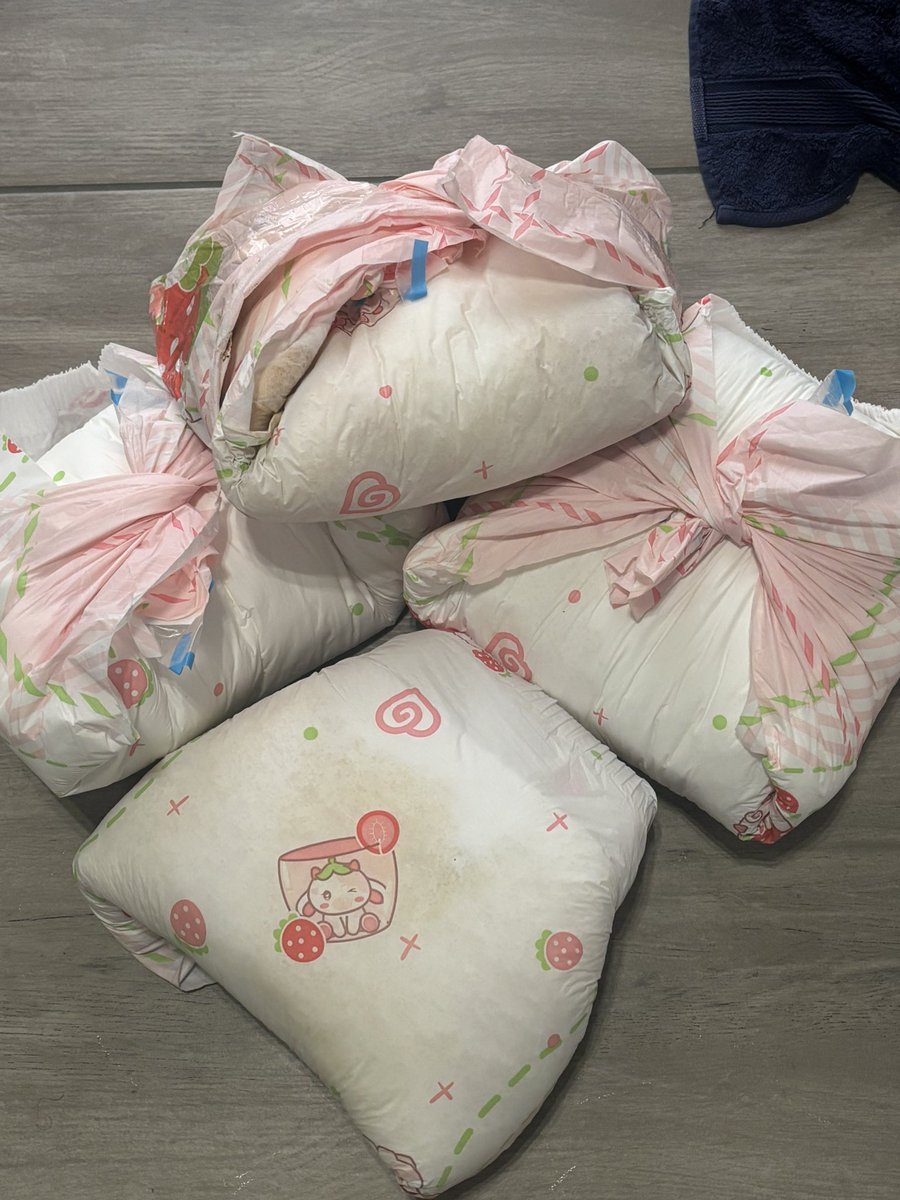 lenadiapered's tweet photo. Instead of one big diaper of BDF drunk me made 4 ✨ https://t.co/BWSJFMrzZK