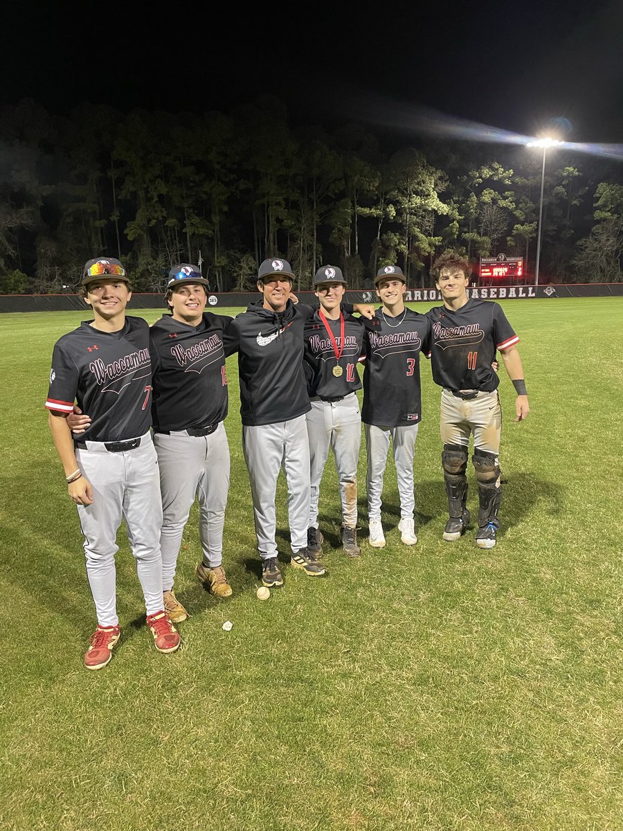 Waccamaw_bsbl's tweet photo. Family💪🏼 Player of the Game Carson Dunn and the 2026 Seniors post game win. Carson making his Dad proud! https://t.co/P0PTosAucc