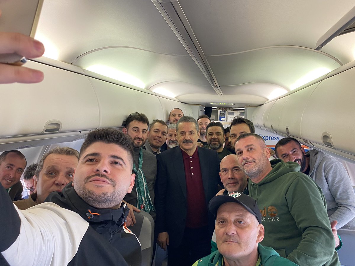 Uçakta mutlu an.. En büyük Burssapor