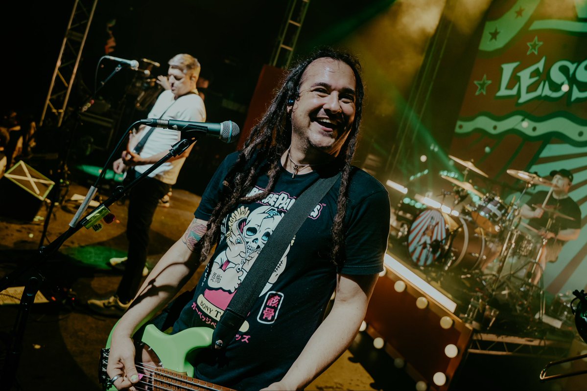 Chris DeMakes tweet media