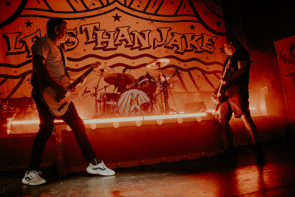 Chris DeMakes tweet media