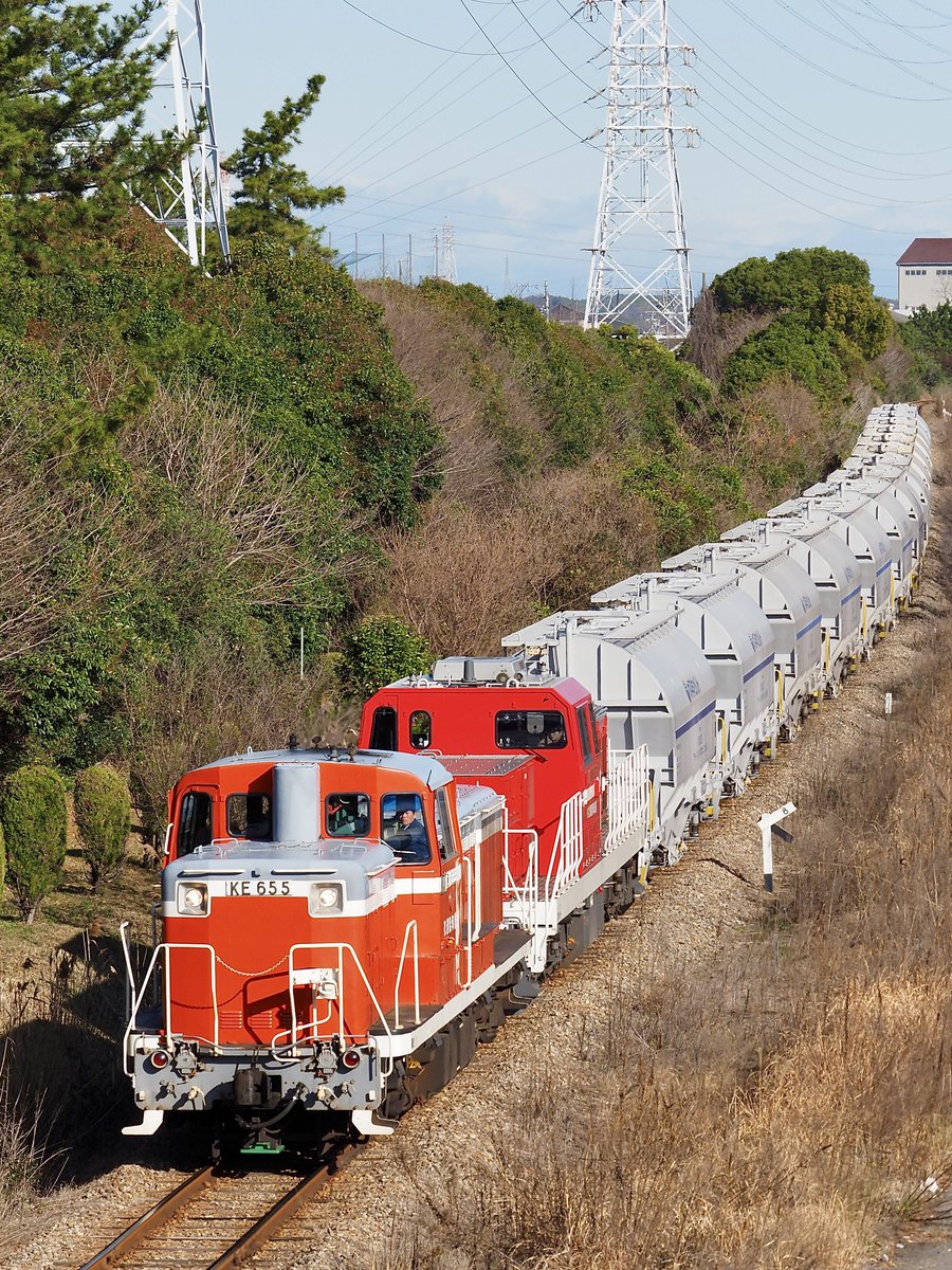 OJ_JNR_MODELS's tweet photo. 2026年2月28日
衣浦臨海鉄道
5570レ
KE65 5 + KD58-1 + 白ホキ(ホキ1000/ホキ1100)
#KE65 #KD58 #DE10 #白ホキ #衣浦臨海鉄道 https://t.co/rDZ4oR9gG0