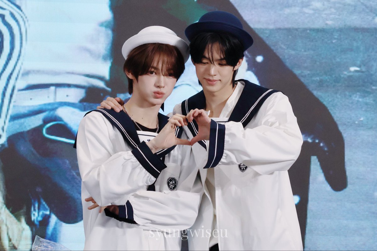 syungwiseu's tweet photo. 20260307 yzy上海签售
#handoz #한도즈 https://t.co/wq9quP1PXA