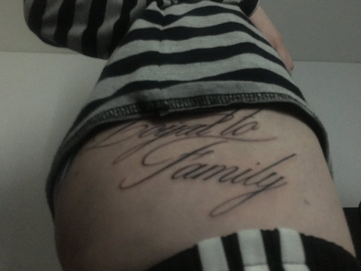 とむら tweet media