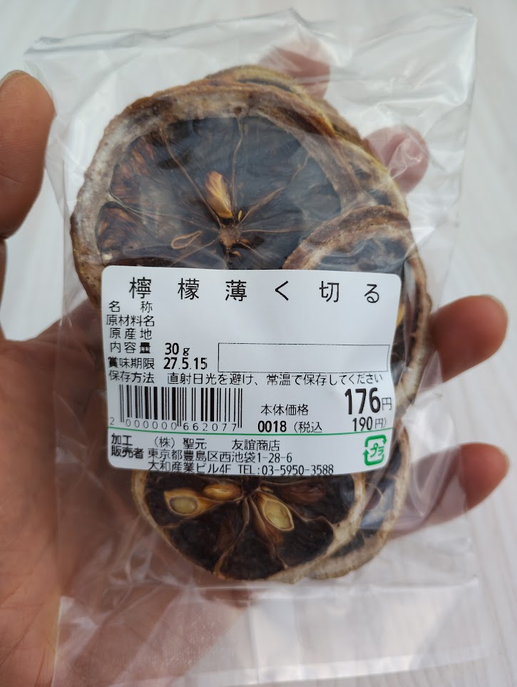 bac_balloon's tweet photo. 商品名が頭から放れなくて、やっぱり買って帰った。檸檬薄く切る…、檸檬薄く切る？。
#柠檬片 #ドライレモン https://t.co/bXroObQ3J3