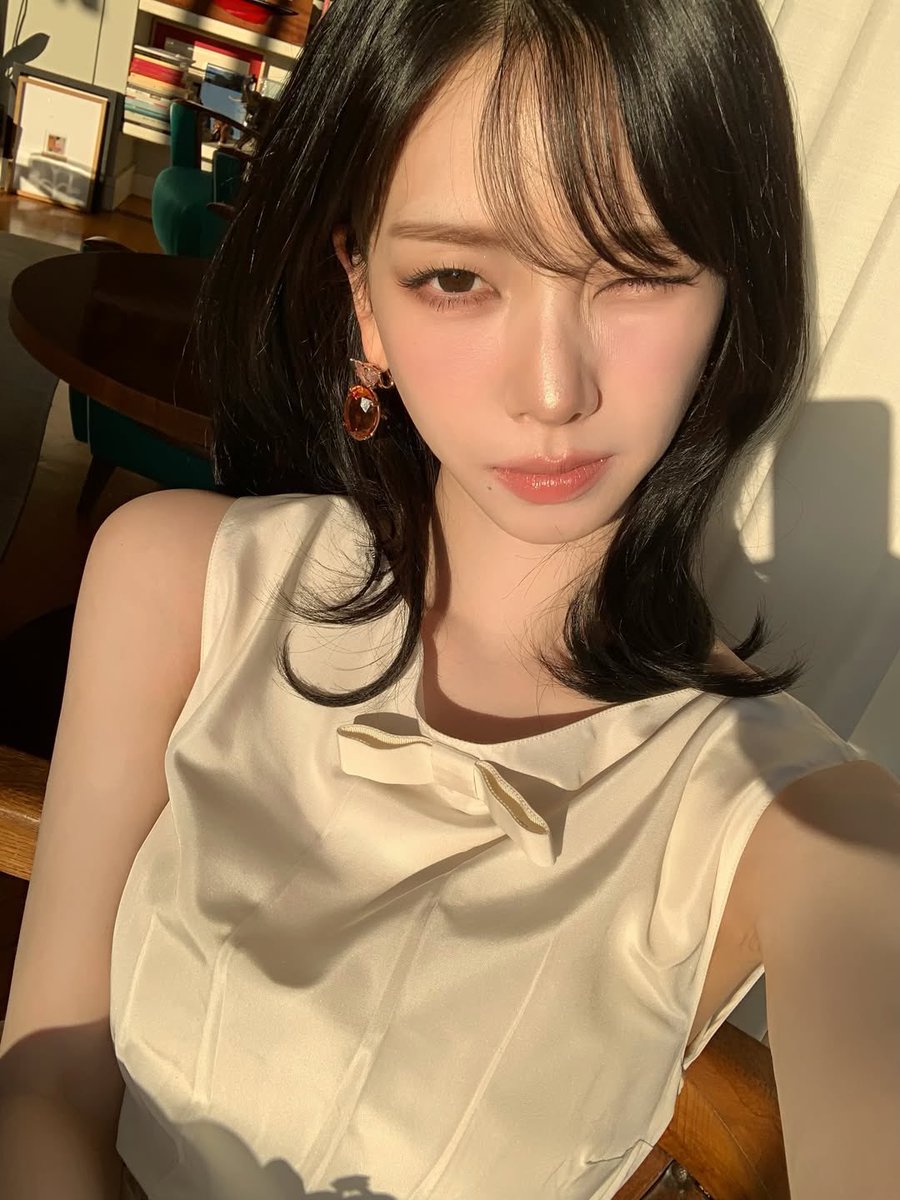 hourly karina tweet media