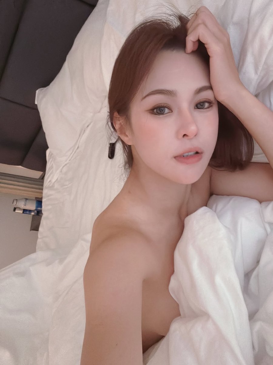 LeeeeeRose's tweet photo. 好累呀😌 #射屏 #合照 #意淫 https://t.co/KSrkHDNX2V