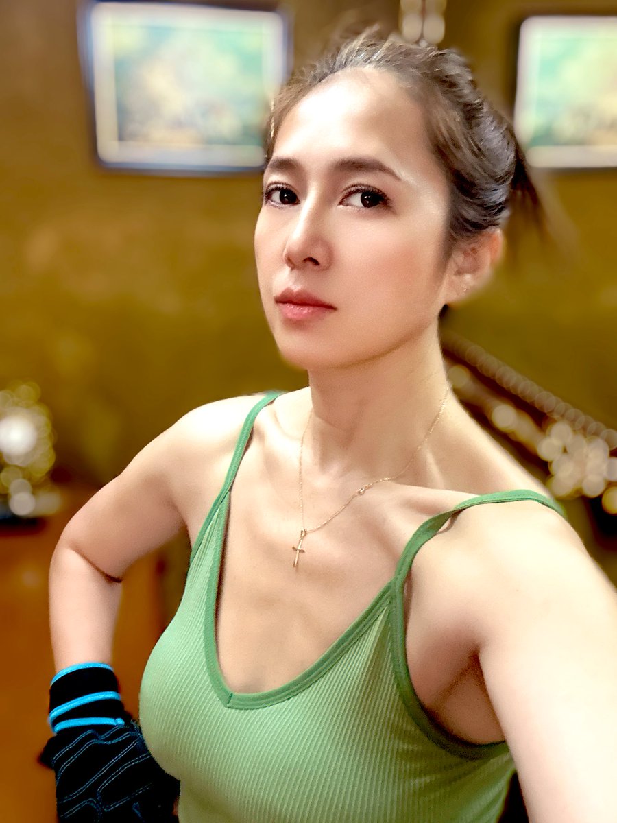 songguoluna's tweet photo. ✅松果健身🏋️‍♀️
美食吃多了
消耗卡路里
又到春天露肉的季节啦
减脂增肌，跟我一起～ https://t.co/xCQVNHWeVr
