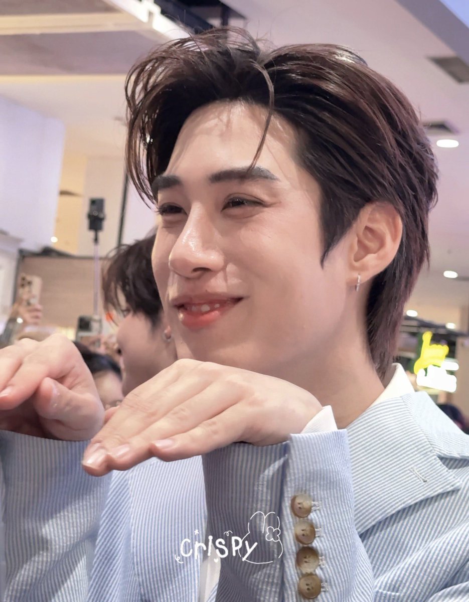 𝗖𝗿𝗶𝘀𝗽𝘆 🐰🍒 tweet media