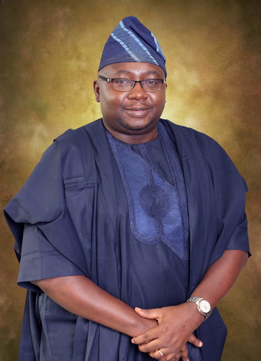 Theoladeledada's tweet photo. His Royal Majesty, The Olokunkun of Okunkun Kingdom, Oba Adelabu Penkelemesi. 

Okunkun Birimu Birimu 1 https://t.co/3hz2dHH3a5