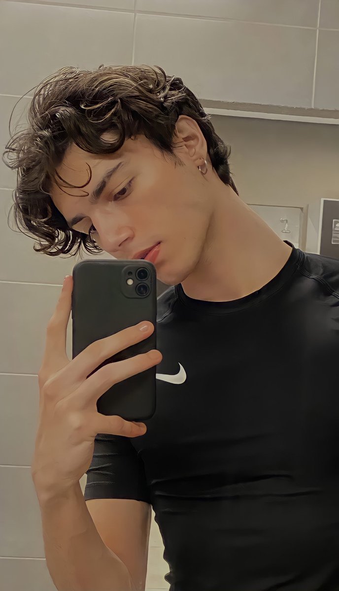 𝔀𝐲𝐚𝐭𝐭. tweet media