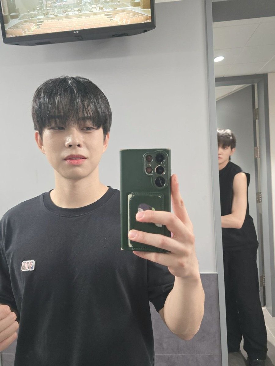 Yuwol613's tweet photo. 상엽이 사진 뒤에 원상이
원상이 사진 뒤에 상엽이 https://t.co/Dz4JkwYGME