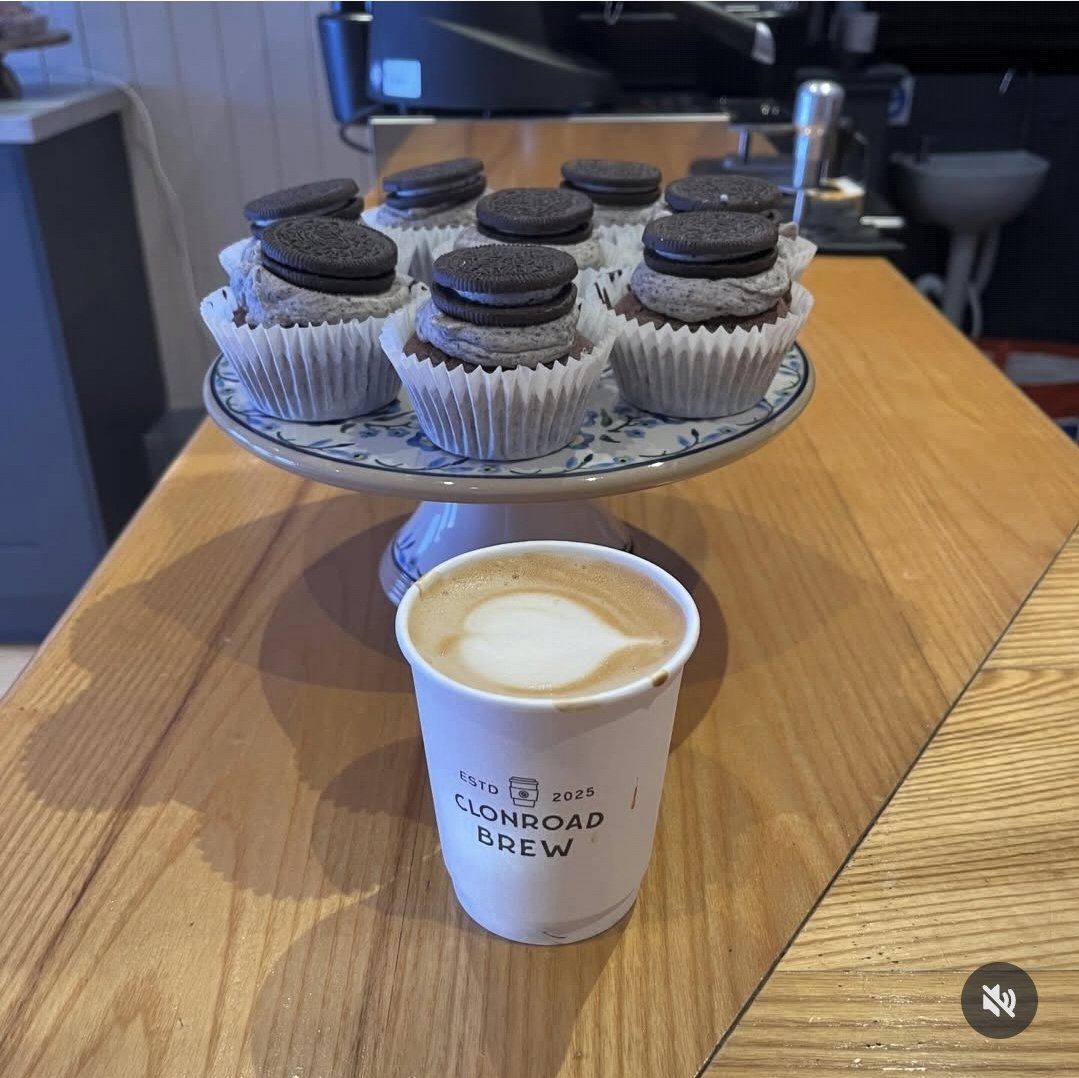 CLGEireOgInis's tweet photo. Back by popular demand, Claire's Oreo cupcakes ๐ง ๐
Open 9am till 4pm today and 9 to 2pm Sunday.
Be sure to drop in
#CRB #CoffeeDock https://t.co/Zu02rGMbcU
