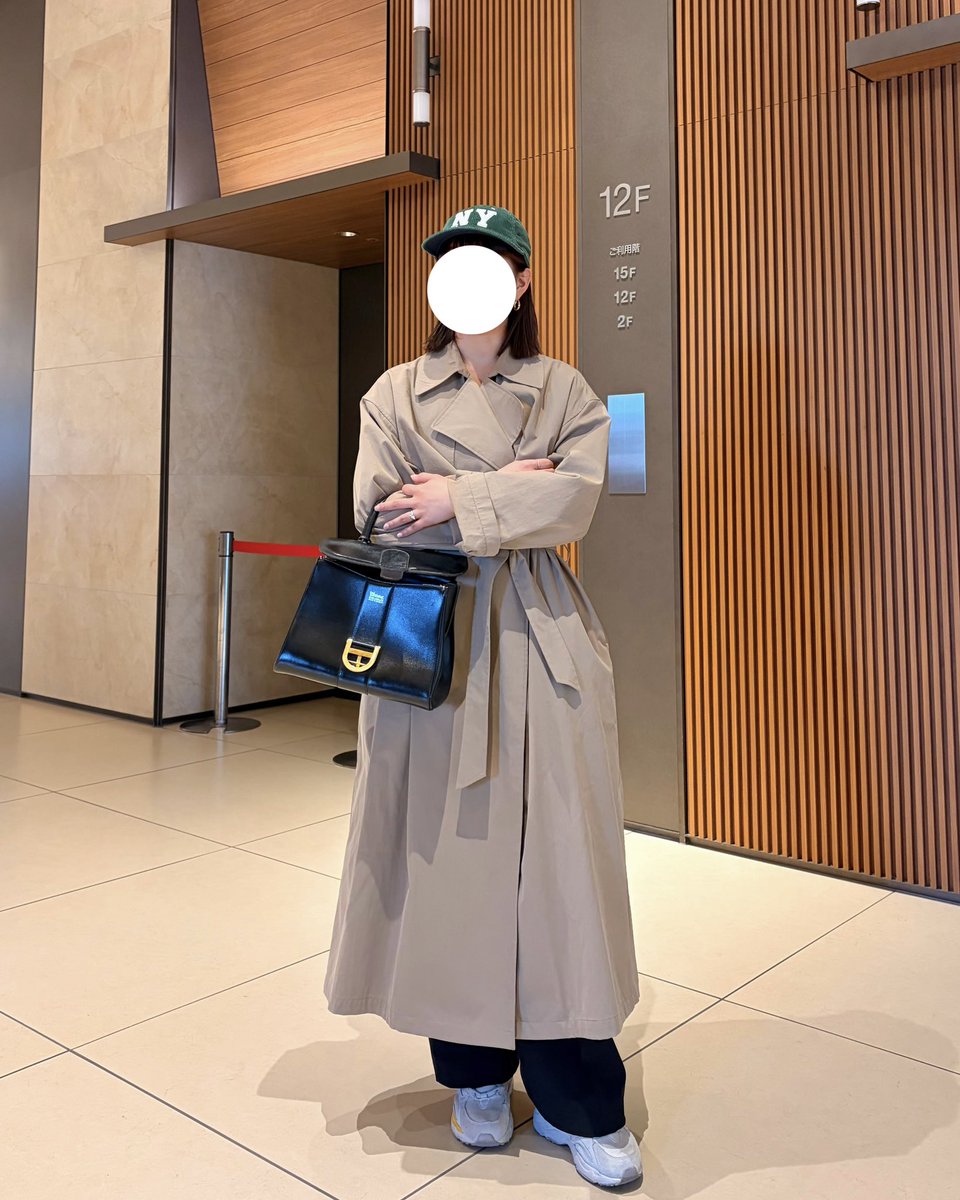 cmtm002's tweet photo. 久々のBrillant👜🖤
coat / deuxieme classe
cap / ralph lauren
shoes / fila
bag / delvaux https://t.co/o4P0YyZ5mF