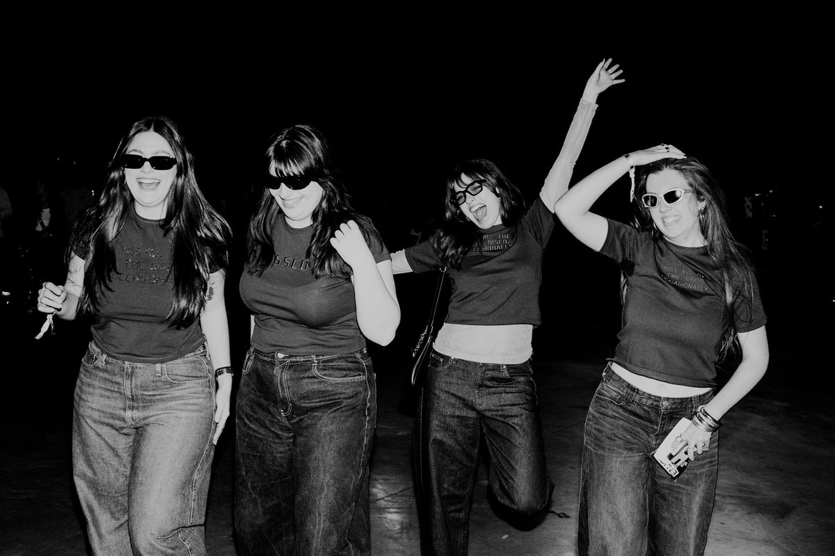 ⋆.˚✮emilie✮˚.⋆ IS BACK tweet media