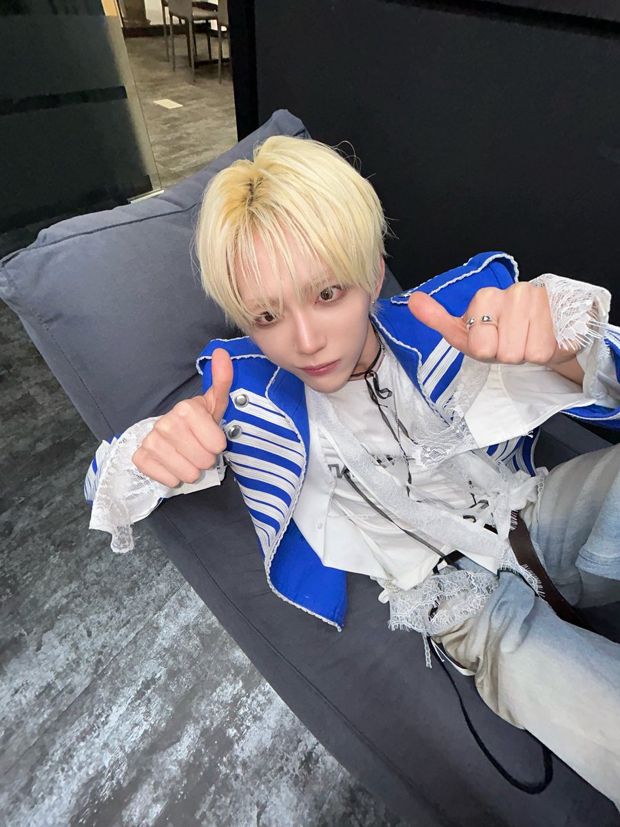 LAVIN_SOUNDS's tweet photo. [📸]

✨260307 MBC 쇼! 음악중심 (SHOW! MUSIC CORE)✨

#LAVIN #래빈 
#사랑하고싶지않아 https://t.co/Mpde5OhDKa
