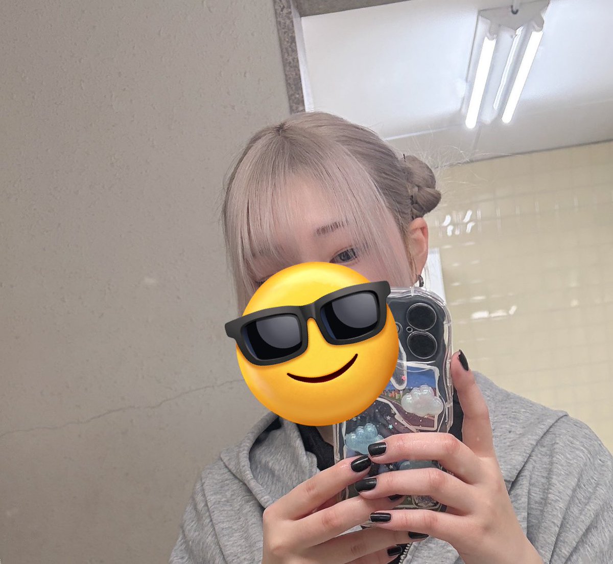 case_number136's tweet photo. 実は髪白くなってます🤘 https://t.co/8qUCbYzw9O