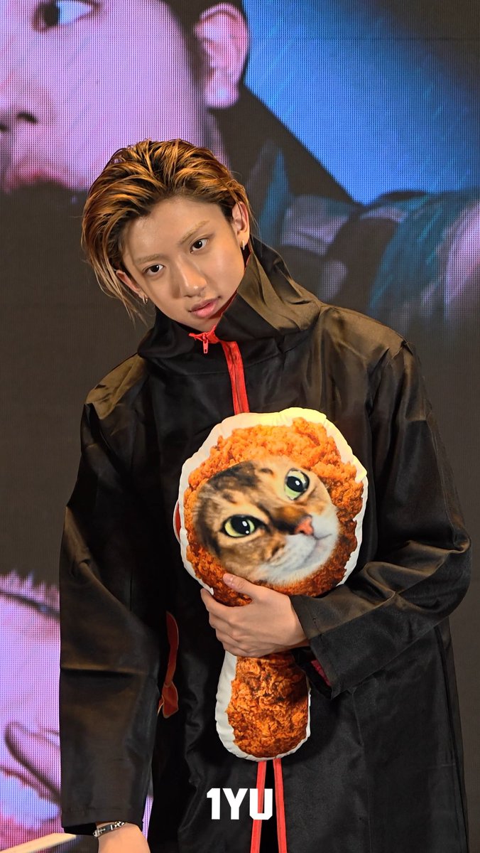 1yu tweet media