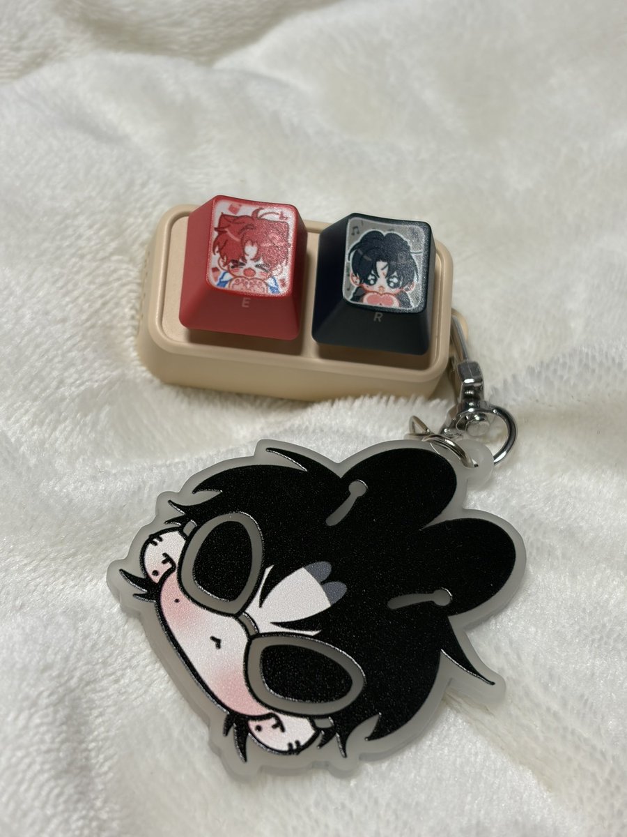 이북리더기 리모콘 키캡 제코님 윶랩 키캡으로 바꿨더니 넘 기엽워…!!!!!!!

아 더 살걸 후회돼!!!!