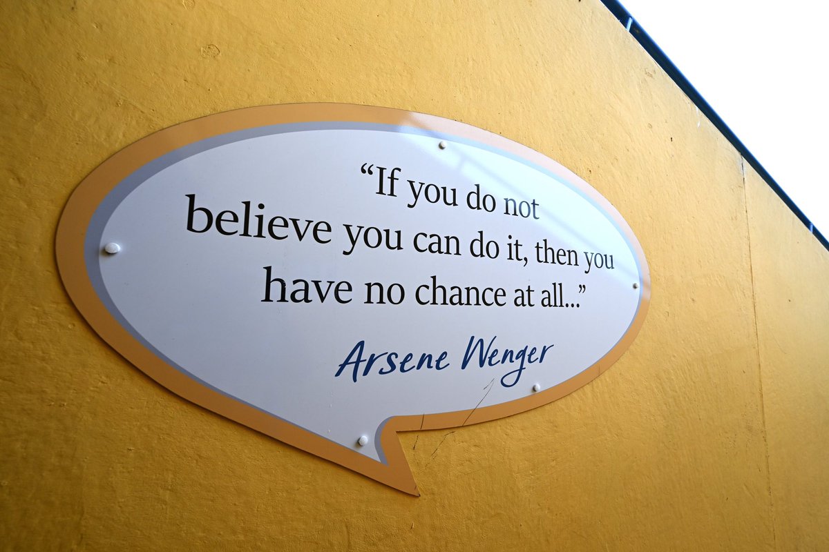 Gooners_Report's tweet image. #FunFact: Ternyata Mansfield Town memasang kutipan legendaris Arsène Wenger di dalam lorong stadionnya, yang bertuliskan:

"Kalau kamu gak percaya bisa melakukannya, maka kamu nggak punya peluang sama sekali."

- Arsène Wenger