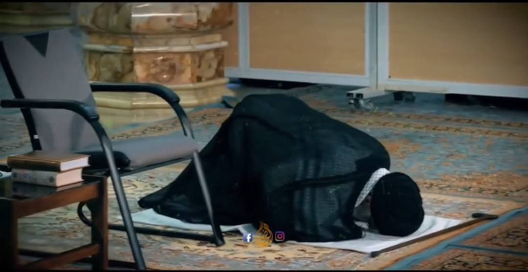 بارگاہ میں رب کی، سجدہ ریز تھا کوئی
مانگ کر شہادت جو، رو دیا دعاوں
بارگاہ میں رب کی، سجدہ ریز تھا کوئی
مانگ کر شہادت جو، رو دیا دعاوں میں