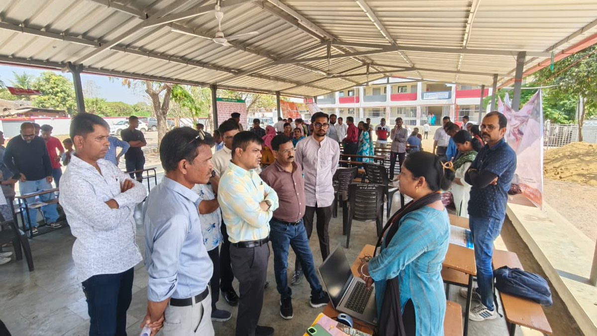 આજરોજ અત્રેના ડિવિઝનના વાલોડ તાલુકાની સંકલન વ ફરિયાદ સમિતિની બેઠકમાં વિવિધ વિભાગોની કામગીરીની સમીક્ષા કરી ચર્ચા કરી ત્યારબાદ કહેર ગામે યોજાયેલ સેવાસેતુમાં મુલાકાત લઈ વિવિધ વિભાગોની કામગીરીની  માહિતી મેળવી સુચનાઓ આપી.
<a href="/CMOGuj/">CMO Gujarat</a> <a href="/revenuegujarat/">Revenue Dep. Gujarat</a> <a href="/CollectorTapi/">Collector & DM-Tapi</a> <a href="/RacTapi/">RAC TAPI</a>