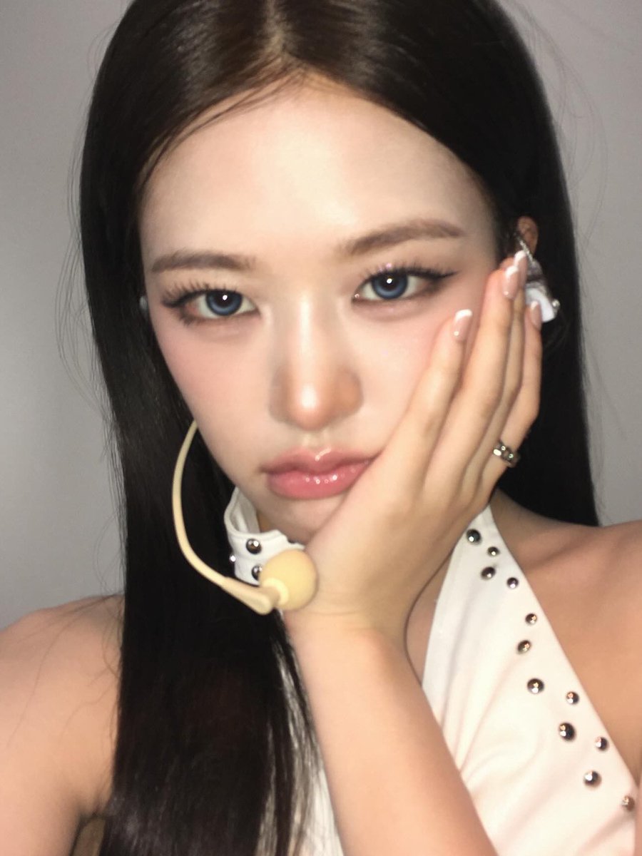 안유진 얼굴 tweet media