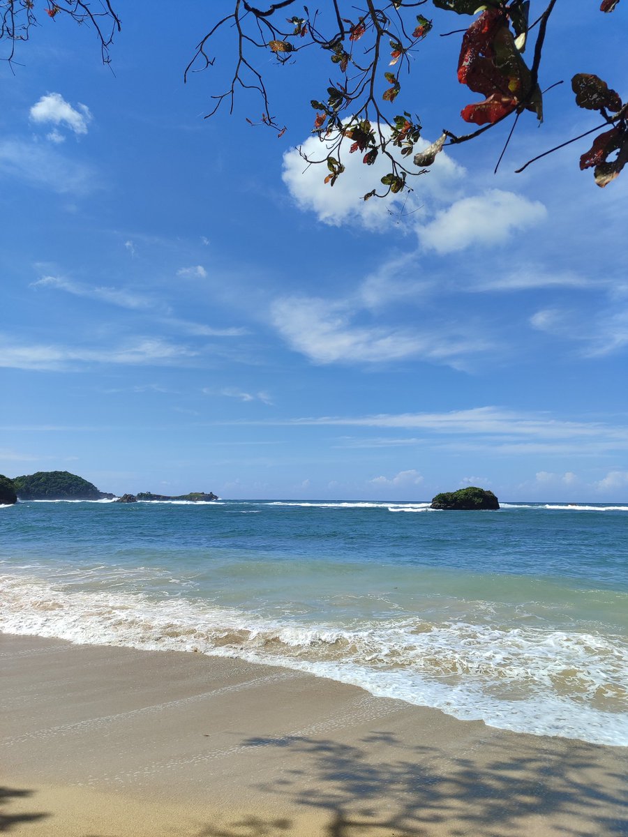 KondangMerak's tweet photo. Cuaca dan suasana Pantai Kondang Merak tadi siang. 
Cc @infomalang https://t.co/kU6nYzJDqS