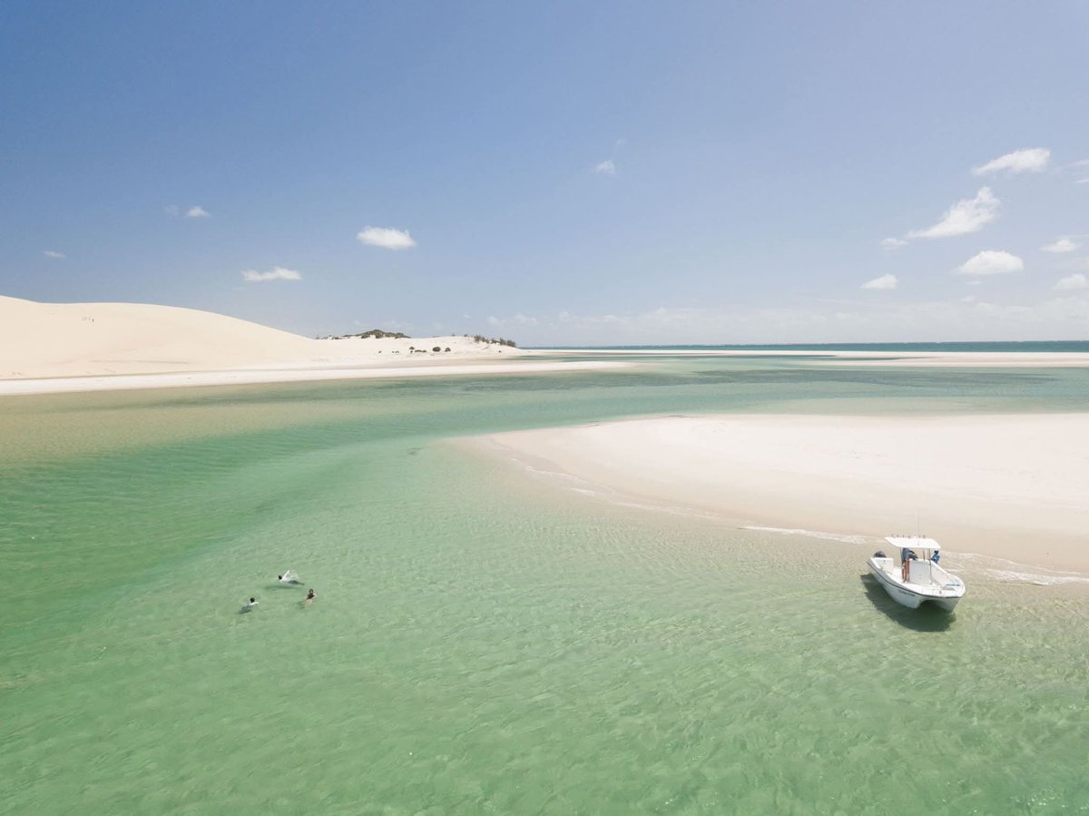 Hashtag_Hol_ZA's tweet image. Weekend Bliss. Forever Memories. 

📍Azura Marlin Beach, Mozambique
Situated on the southwest shore of Benguerra Island, within the unspoiled Bazaruto Archipelago Marine Park.

5 Nights from R47 219 per person sharing
Availability :1 Mar - 31 Jul 2026
hashtagholidays.co.za/tour/azura-mar…
TCs