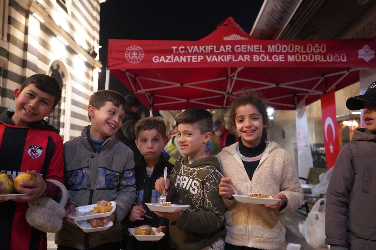 🌙 Gönüller Alaüddevle Camii’nde Buluştu, Dualar Göğe Yükseldi!

Bölge Müdürlüğümüzün Ramazan ayı programları kapsamında, kadim vakıf eserlerimizden Alaüddevle Camii’nde maneviyat dolu bir akşam idrak edilmiştir.
6 Mart Cuma günü gerçekleştirilen programımızda;

• Sakal-ı Şerif