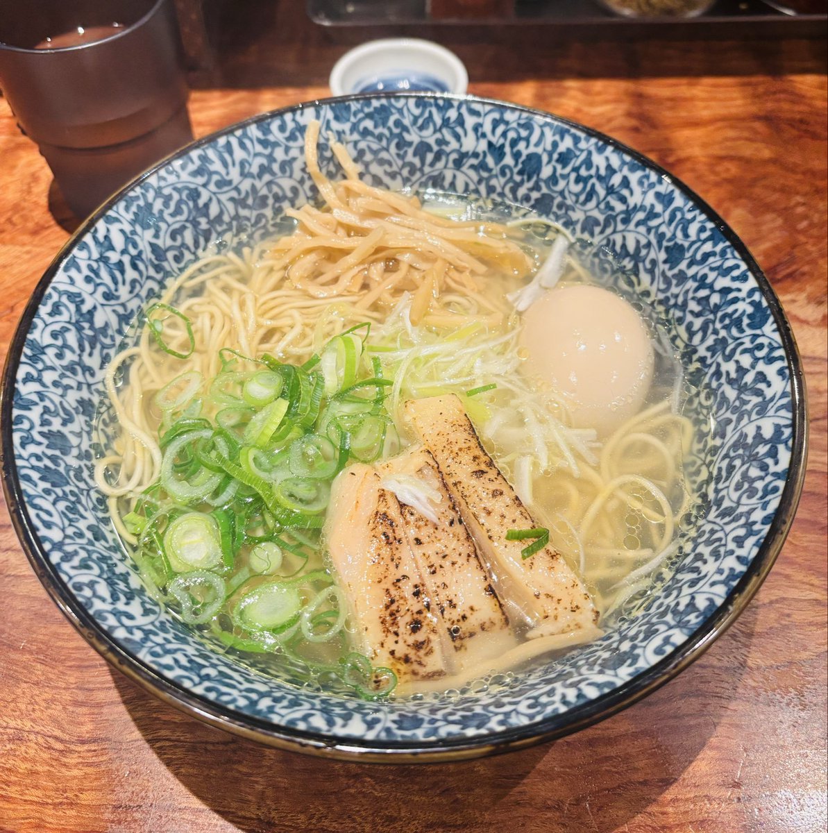 ramenguruiol's tweet photo. 自家製麺 鶏そば 一瑳@浦和
あっさり鶏そば🍜細いパツパツの麺にあっさりだけど鶏の旨味がすごいスープ。毎日どころか毎食食べれそう、、チャーシューも鶏とは思えない柔らかさ。美味しかった〜〜 https://t.co/ZZ8pw00ANF
