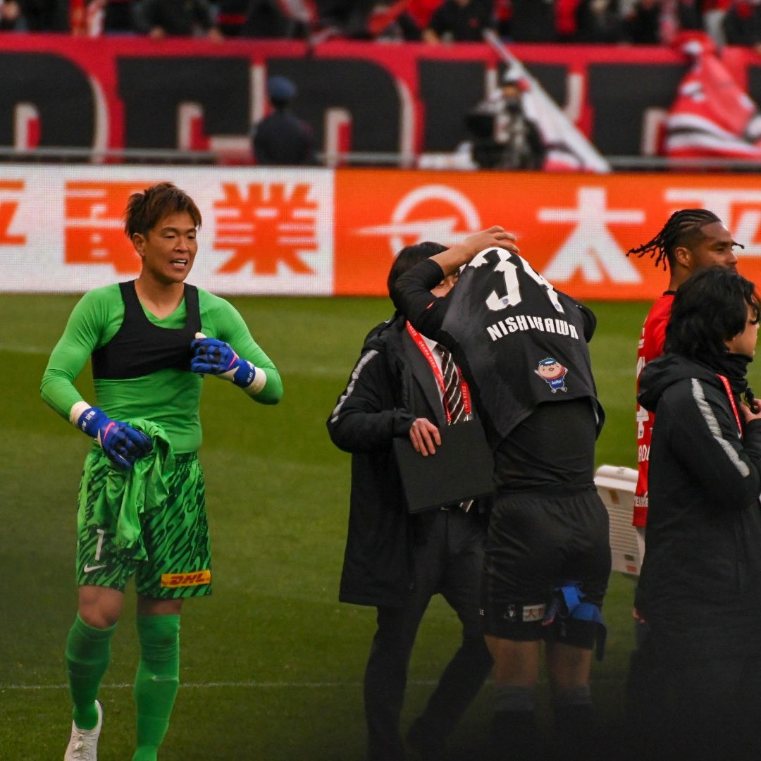 819Y15's tweet photo. 試合後にユニフォーム交換🧤 https://t.co/rTkjDl24Jd