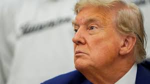 IRAN, LA FINE DELLE IPOCRISIE
Ebbene sì, cadono le maschere. Segnalo una notizia che è sfuggita ai più: secondo il Center for Strategic and International Studies di Washington nelle prime cento ore la guerra è costata la bellezza di 3,7 miliardi di dollari al contribuente