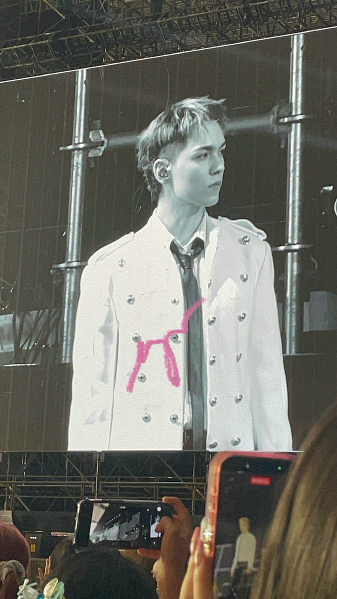 luv_channa's tweet photo. gitarku genjreng, bassku betot hi ganteng, apkh kmu termasuk 7 keajaiban dunia on the spot? bkn ak yg genit, tapi gantengmu melebihi limit, are u dangdut? bcs u make my heart kedat kedut, selain garuda di dadaku, kalo kmu belah dadaku ada tulisan "I LOVE VERNON" di dalamnya🔥 https://t.co/X82dIL4u0R