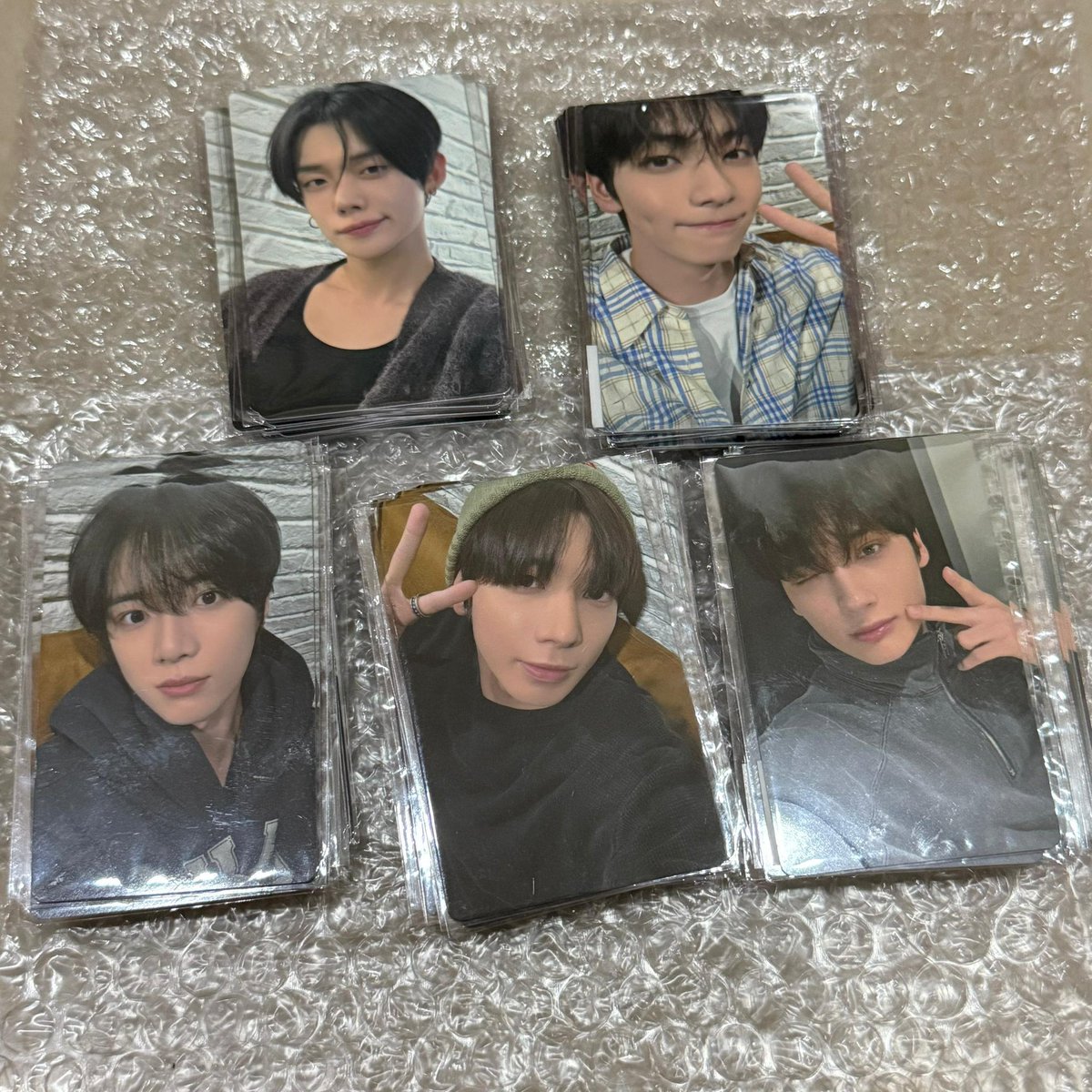 gyoul11's tweet photo. 🇲🇾WTS🇲🇾
TXT <The Star Chapter: TOGETHER>
TXT Yeonjun Soobin Beomgyu Taehyun Hueningkai 

Afterglow Album
Lucky Draw1.0
Weverse Japan POB

All on hand
Buy more can get concert confetti (random)

#pasartxt #pasarTXTmy @pasar_txt https://t.co/QoeyMQKhLg