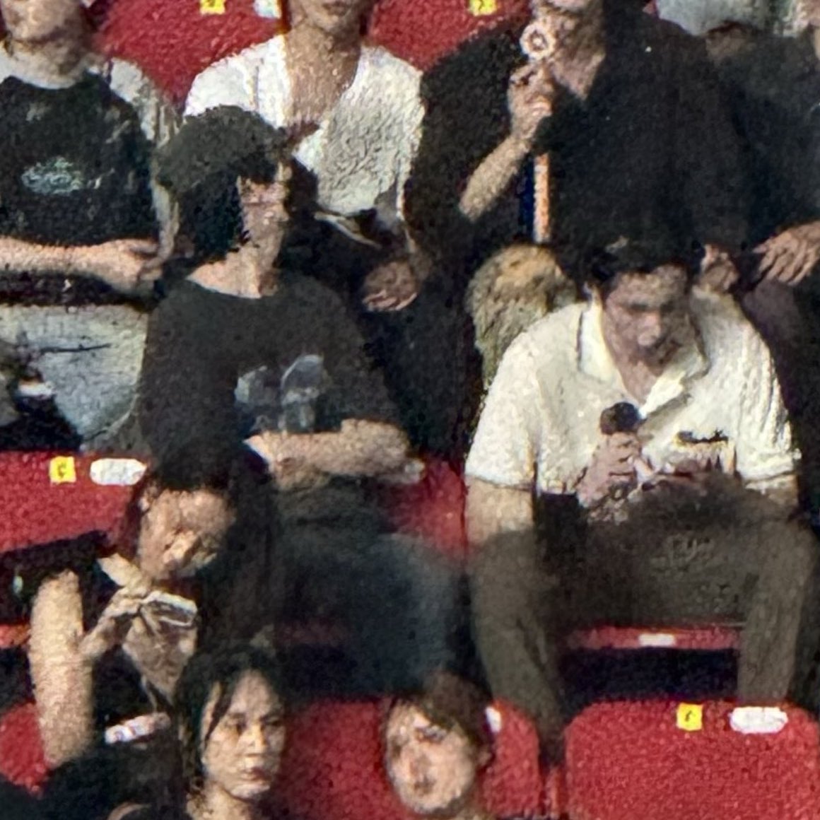 ภูเอเอนั่งดูคอนทมดข้างกัน เมืองนี้ไม่เหงาอีกต่อไปจริงๆ