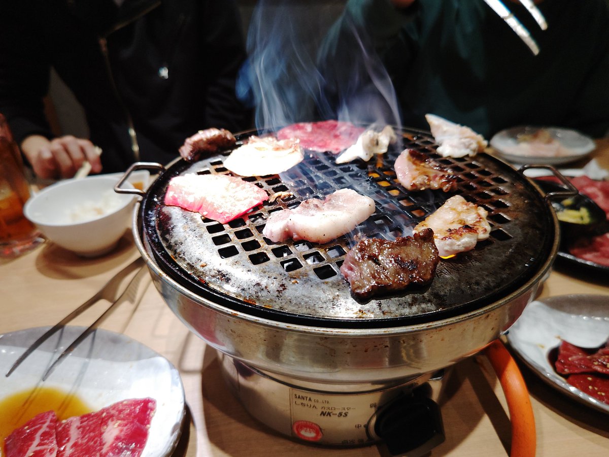Seek000's tweet photo. 人に焼かせてただ食ってる https://t.co/qtPUmhr6jX