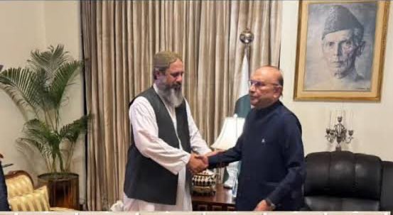 UroosaMarwat's tweet image. میر شفیق مینگل نے بلوچستان میں نئی امید جاگا دی ہے!
دہشت گردی کے خلاف لڑائی، قومی سیاست میں شمولیت — یہ سب پاکستان کی مضبوطی کی علامت ہے۔
غدار بوکھلا رہے ہیں، ہم فخر کر رہے ہیں! 🇵🇰🦁
#StandWithMirShafiqMengal #PakistanFirst